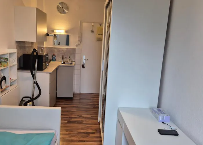 Relax Center 招待所 3*